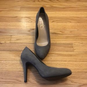 Jessica Simpson gray suede pumps